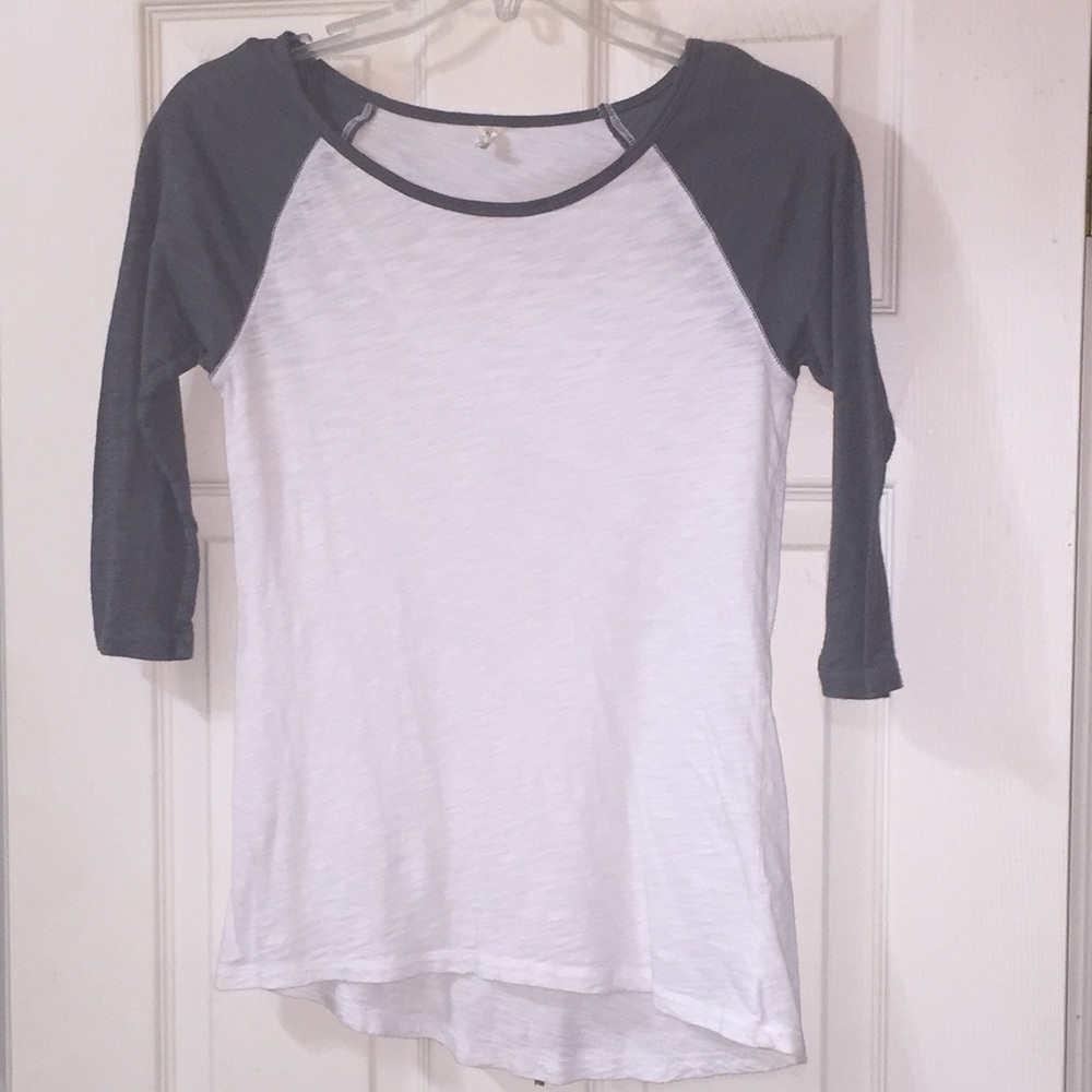 Three quarter sleeve tee